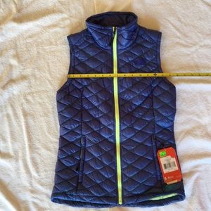 THE NORTH FACE BLUE PUFFER. XS NWT
